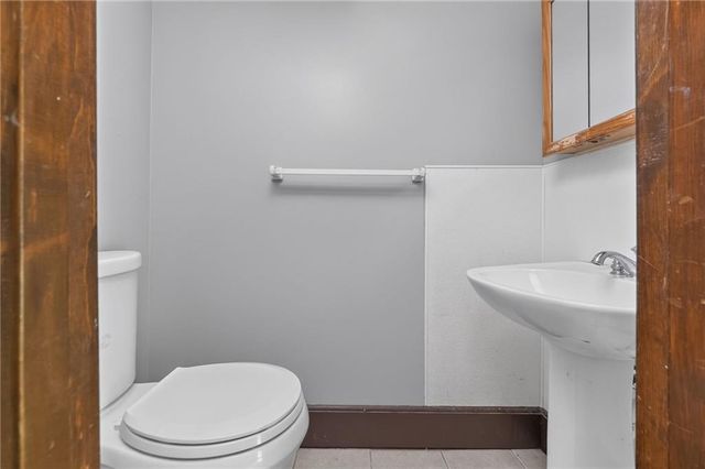 5924 NW Creekview Drive, Parkville, MO 64152