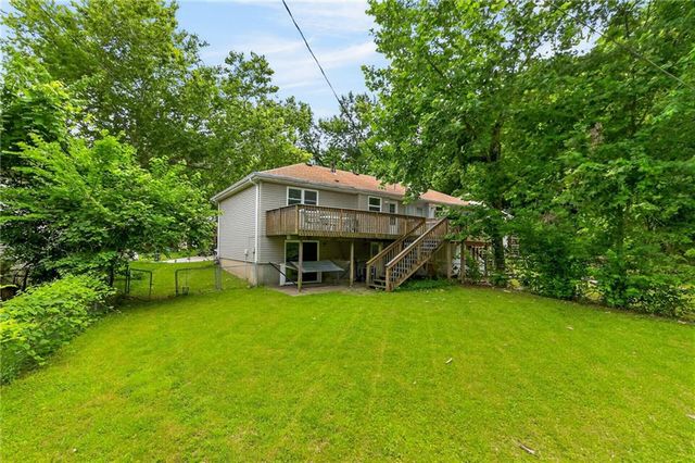 5924 NW Creekview Drive, Parkville, MO 64152