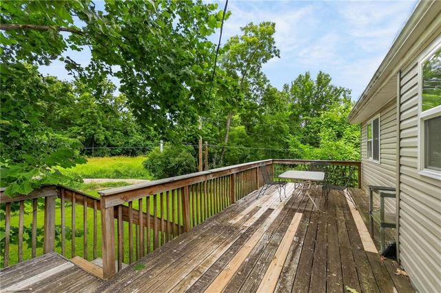 5924 NW Creekview Drive, Parkville, MO 64152