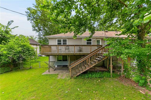 5924 NW Creekview Drive, Parkville, MO 64152