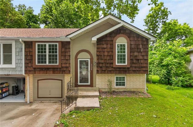 5924 NW Creekview Drive, Parkville, MO 64152