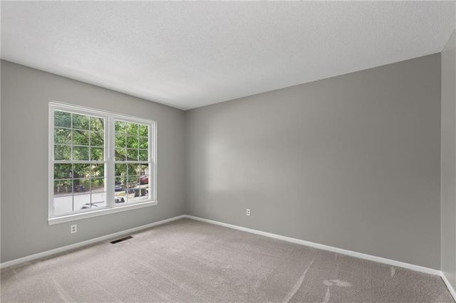 5924 NW Creekview Drive, Parkville, MO 64152