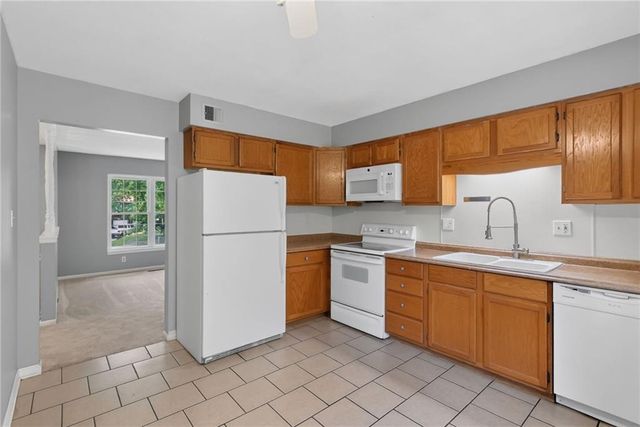 5924 NW Creekview Drive, Parkville, MO 64152