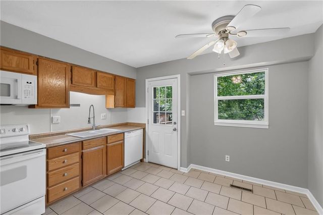 5924 NW Creekview Drive, Parkville, MO 64152