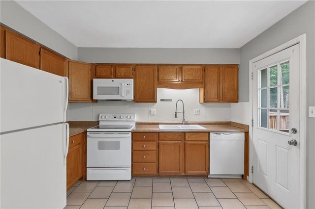 5924 NW Creekview Drive, Parkville, MO 64152