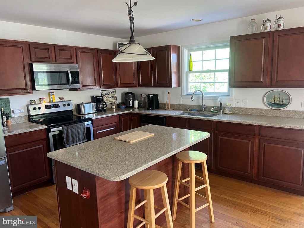 3661 2ND AVE, Edgewater, MD 21037