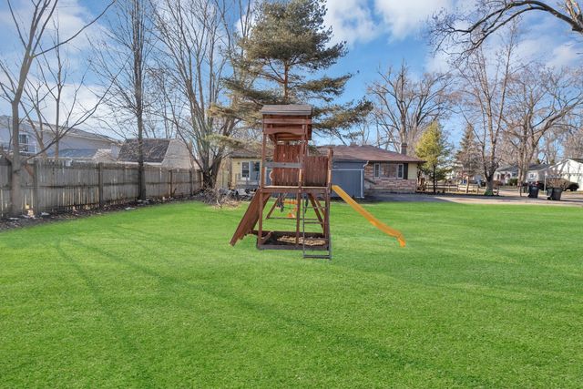 117 Arthur Avenue, South Elgin, IL 60177