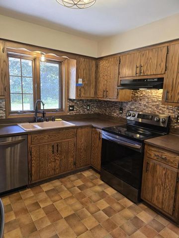 W367S9700 Charnwood LANE, Eagle, WI 53119