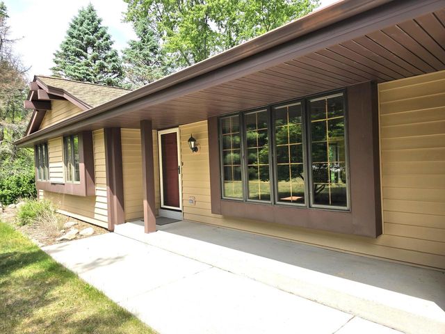 W367S9700 Charnwood LANE, Eagle, WI 53119