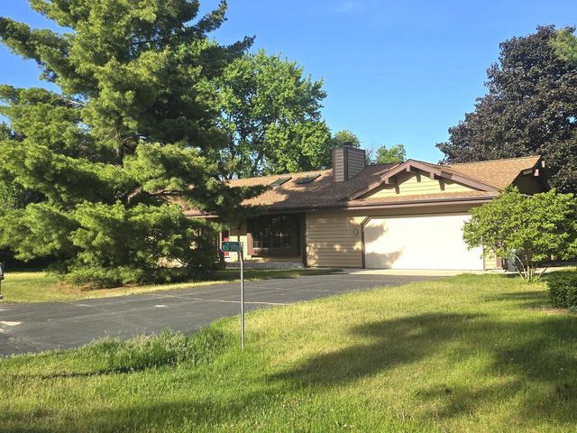 W367S9700 Charnwood LANE, Eagle, WI 53119