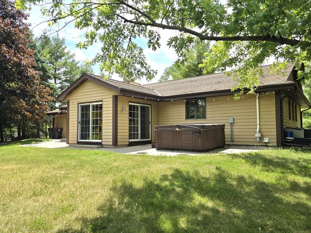 W367S9700 Charnwood LANE, Eagle, WI 53119