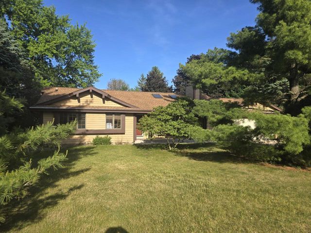 W367S9700 Charnwood LANE, Eagle, WI 53119