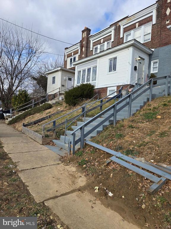 933 KEYSTONE ROAD, Chester, PA 19013