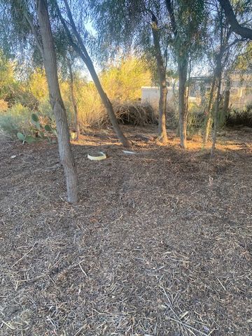 2048 E Hackamore Drive, Mohave Valley, AZ 86440