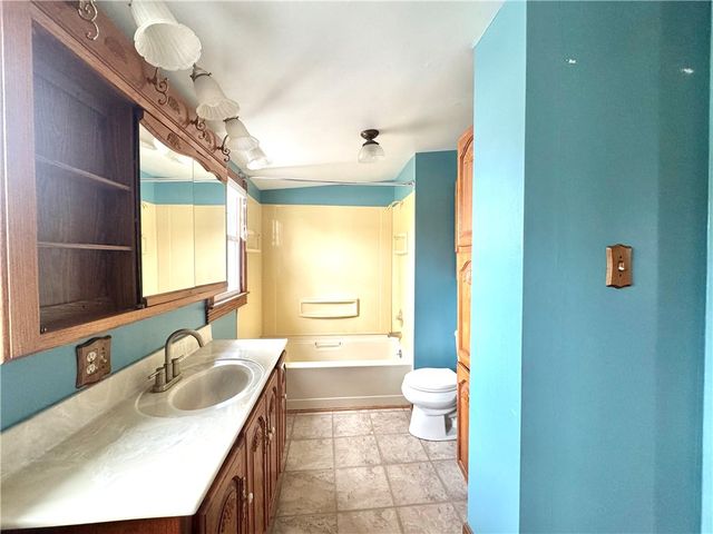 3282 Hann Hill Rd, Hermitage, PA 16148