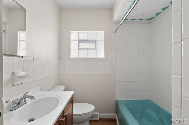 14 Kenwood Drive, Hazelwood, MO 63042