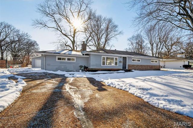 14 Kenwood Drive, Hazelwood, MO 63042