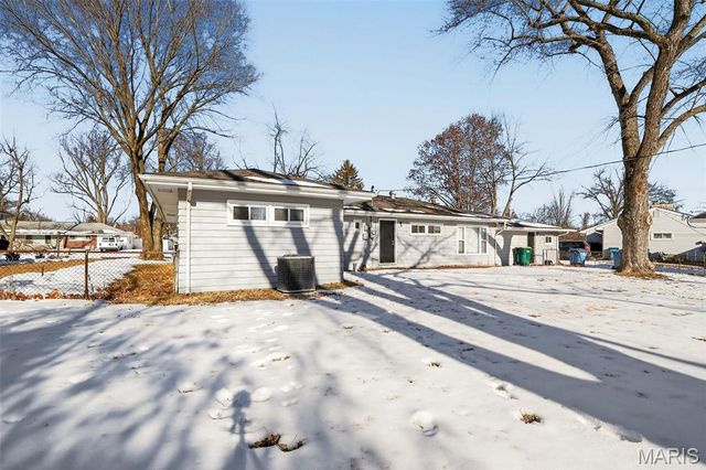 14 Kenwood Drive, Hazelwood, MO 63042