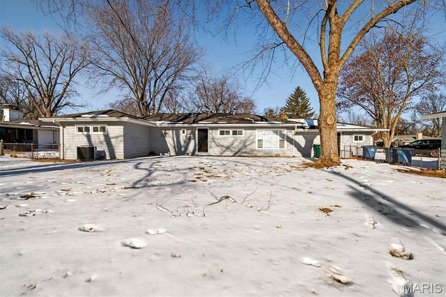 14 Kenwood Drive, Hazelwood, MO 63042