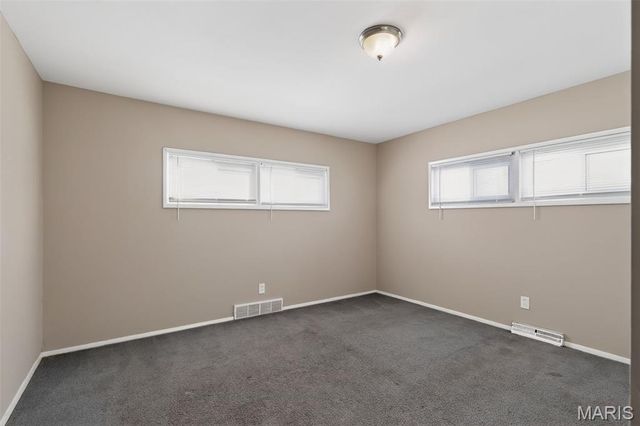 14 Kenwood Drive, Hazelwood, MO 63042