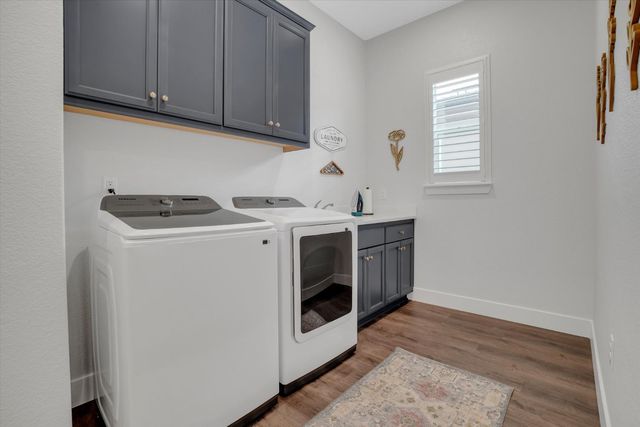 701 Victoria Dr, Manteca, CA 95336