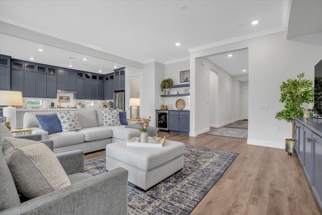 701 Victoria Dr, Manteca, CA 95336