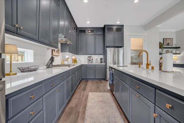 701 Victoria Dr, Manteca, CA 95336