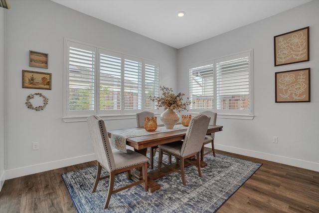 701 Victoria Dr, Manteca, CA 95336