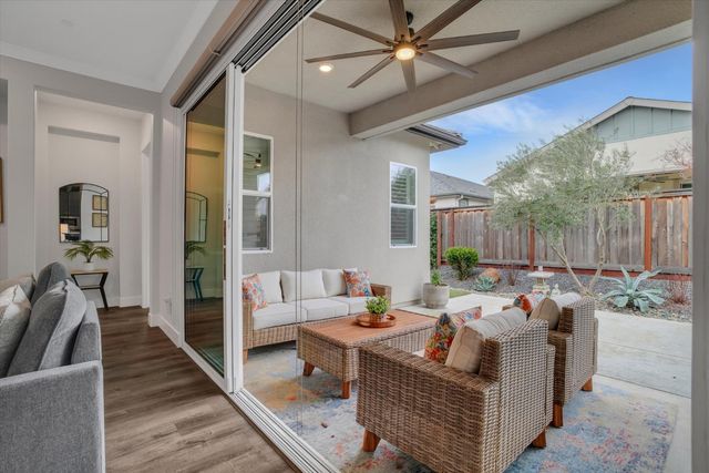 701 Victoria Dr, Manteca, CA 95336