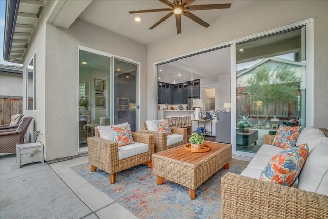 701 Victoria Dr, Manteca, CA 95336