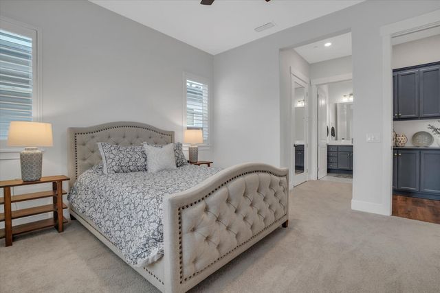 701 Victoria Dr, Manteca, CA 95336