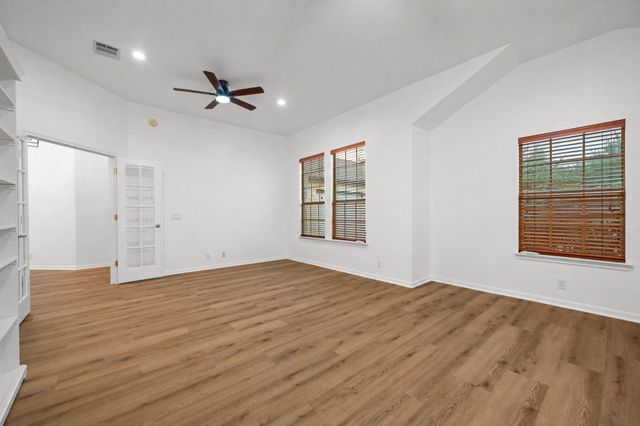 545 Manchester LN, Austin, TX 78737