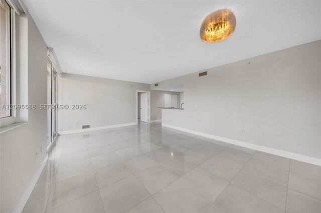2775 NE 187th St 318, Aventura, FL 33180