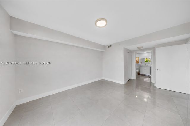 2775 NE 187th St 318, Aventura, FL 33180