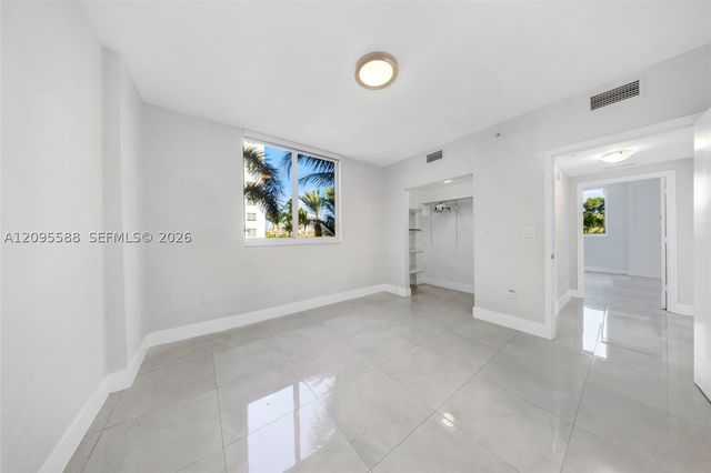 2775 NE 187th St 318, Aventura, FL 33180