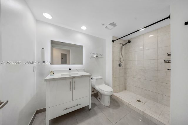 2775 NE 187th St 318, Aventura, FL 33180
