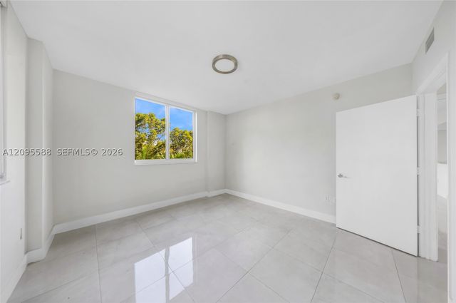 2775 NE 187th St 318, Aventura, FL 33180