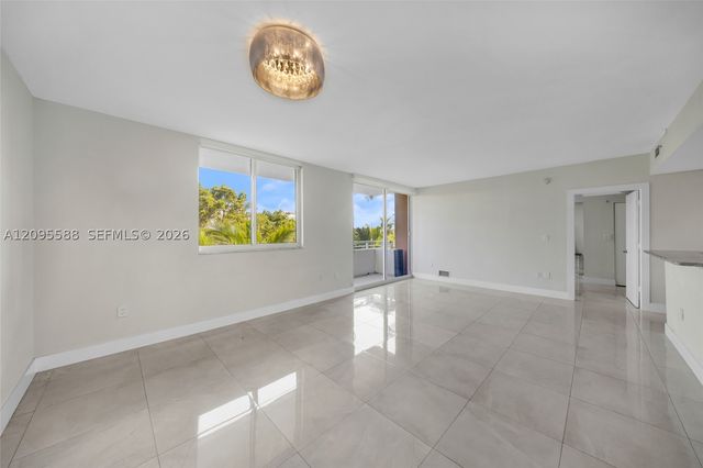 2775 NE 187th St 318, Aventura, FL 33180