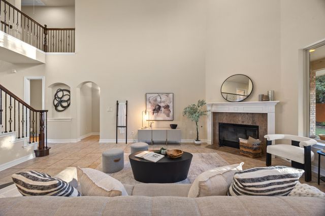 223 Lake Como DR, Austin, TX 78734