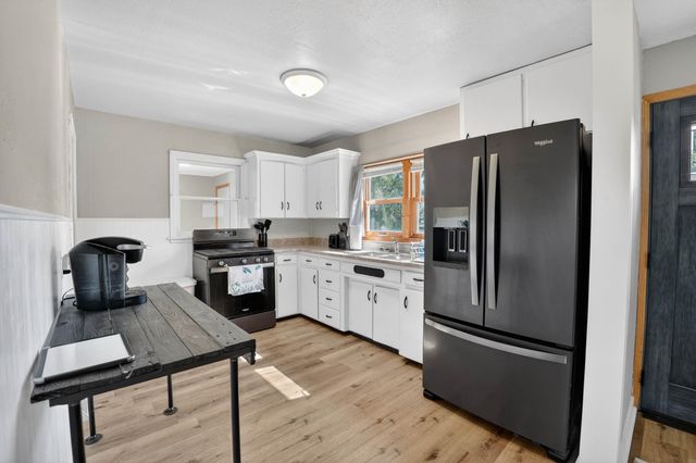 203 5th Street, Parkersburg, IA 50665