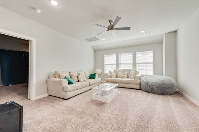211 Coyote Creek Drive, Lavon, TX 75166
