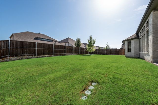 211 Coyote Creek Drive, Lavon, TX 75166