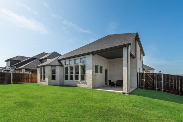 211 Coyote Creek Drive, Lavon, TX 75166