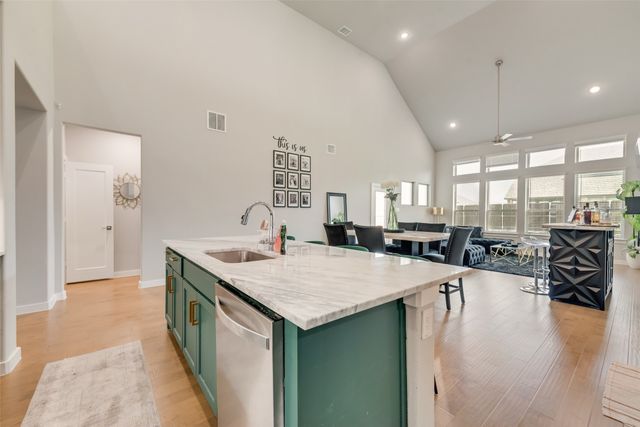 211 Coyote Creek Drive, Lavon, TX 75166