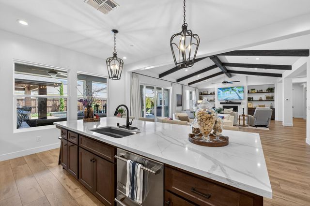 1715 N Renn Avenue, Clovis, CA 93619
