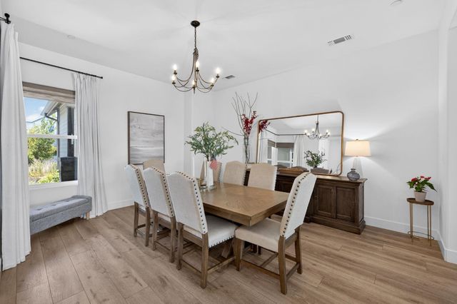 1715 N Renn Avenue, Clovis, CA 93619