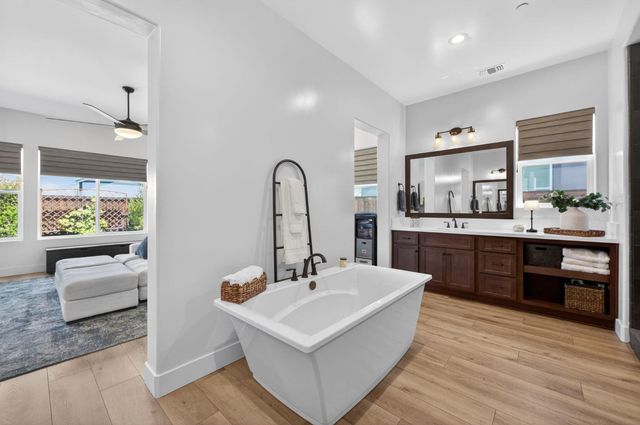 1715 N Renn Avenue, Clovis, CA 93619