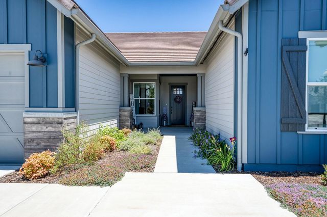 1715 N Renn Avenue, Clovis, CA 93619