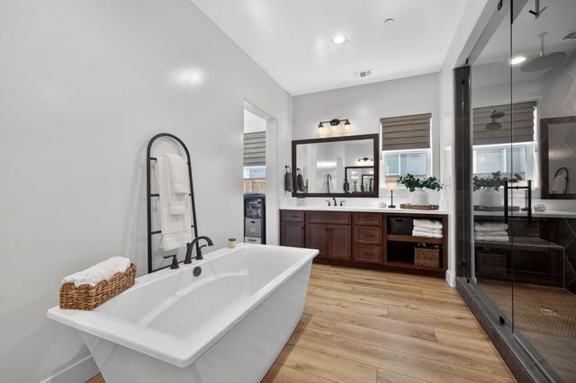 1715 N Renn Avenue, Clovis, CA 93619