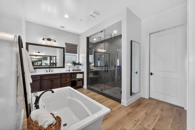1715 N Renn Avenue, Clovis, CA 93619